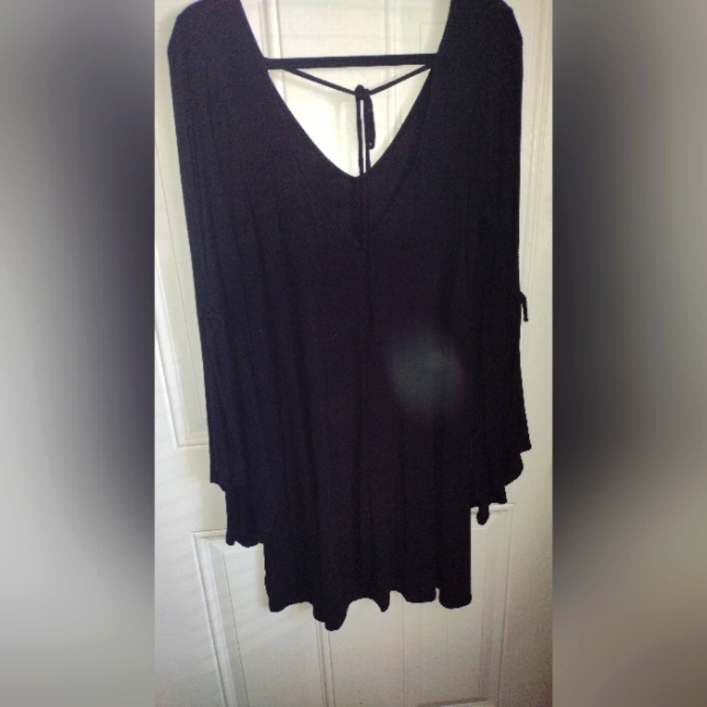 SZ Large (fits more like an XL) Beautiful black dress